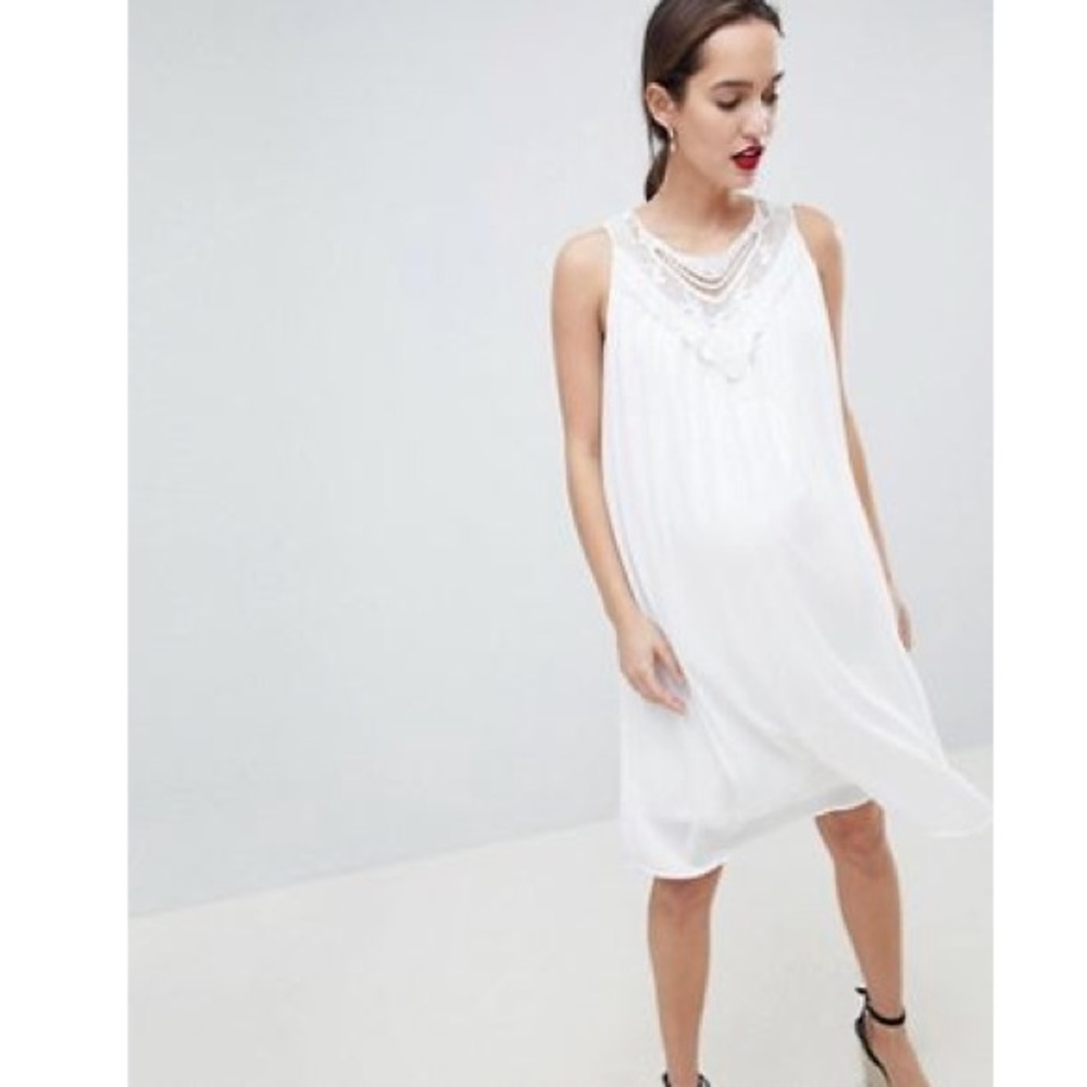 Pretty maternity dress
